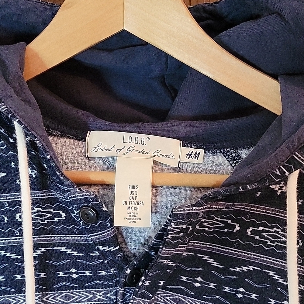 H&M Men's Pullover Hoodie in Blue, Tribal Designs, Size: Small - Picture 3 of 5